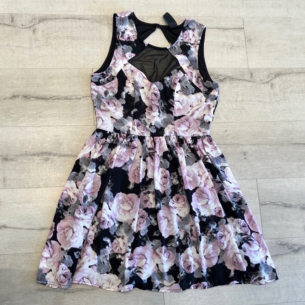 Trixxi Fit & Flare Floral Dress w/ Open Back 💜🖤